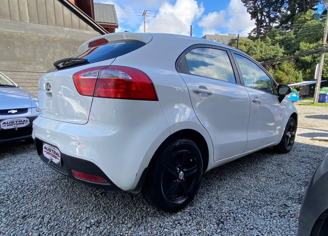 Kia Rio 5 2014 — foto 11